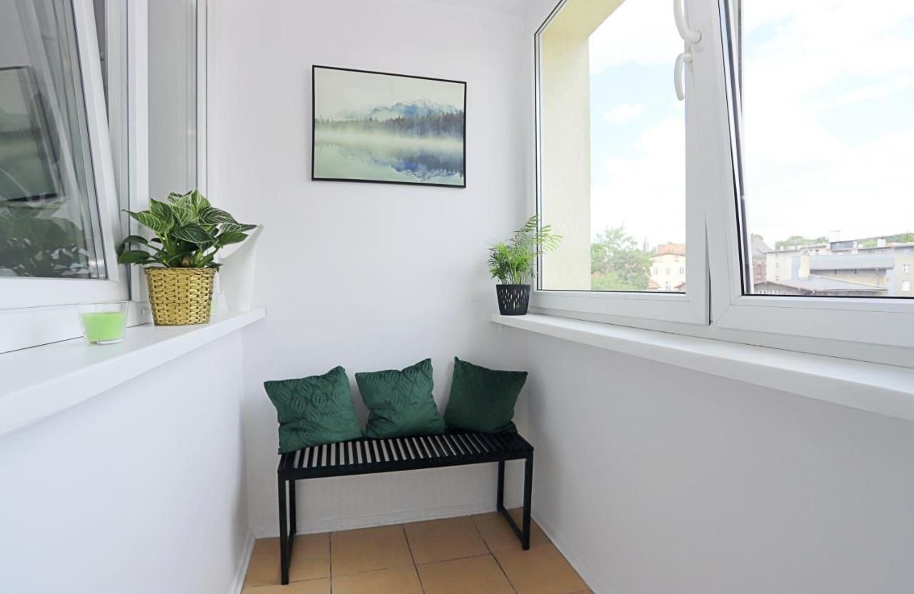 Apartament Parkowy Apartment Walbrzych Bagian luar foto