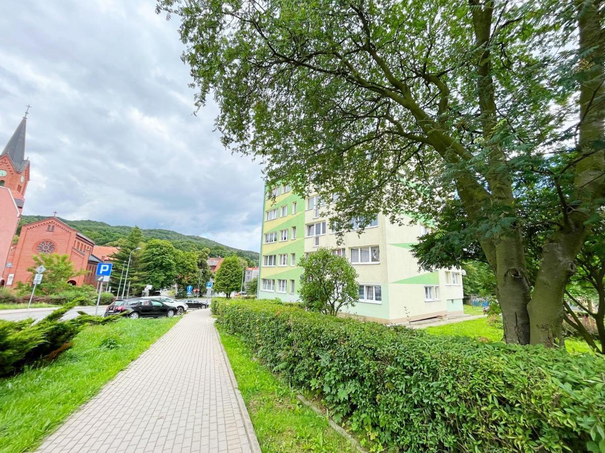 Apartament Parkowy Apartment Walbrzych Bagian luar foto